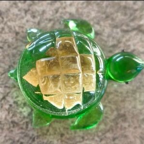 ★亀 置物 ガラス 金粉入り 縁起物