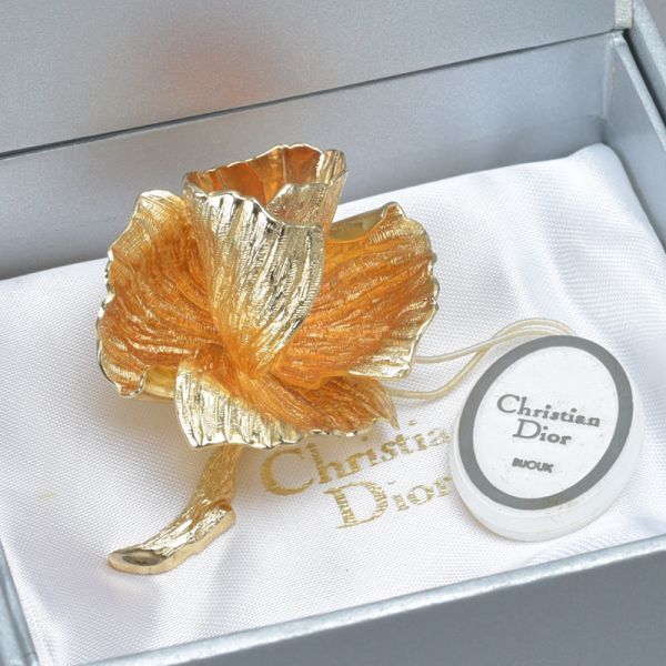 美品✨️Christian Dior●ブローチ●ローズ●バラ●薔薇●ゴールド● Yahoo!オークション -「バラ」(クリスチャン・ディオール