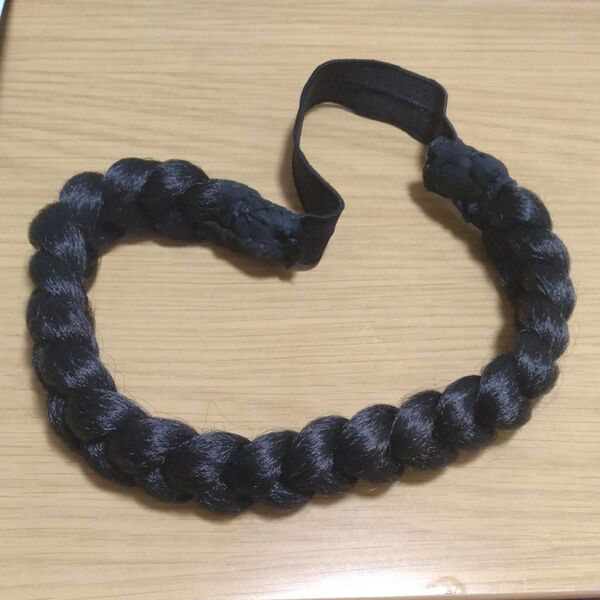 黒髪 三つ編み ヘアバンド