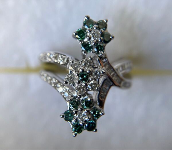 0.88ct ブルーダイヤモンド クリアダイヤモンド バゲットカット フラワー レイヤード ホワイトゴールド リング k18