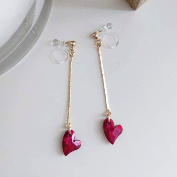 【No.303】 ハンドメイド イヤリング ピアス ハート ロング 小さめ 軽い かわいい アレルギー対応