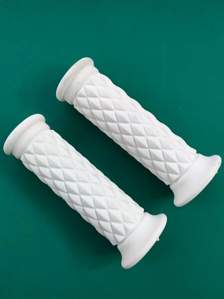 バイク汎用ハンドルグリップ ホワイト貫通型