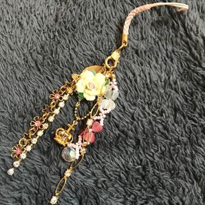 ハンドメイド ストラップ キーホルダー バラ 薔薇 王冠 スワロフスキー イエロー