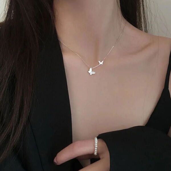 レディース アクセサリー ネックレス シンプル シルバー キラキラ蝶々 可愛い お揃い ペア バタフライ プチプラ 高みえ 即発送