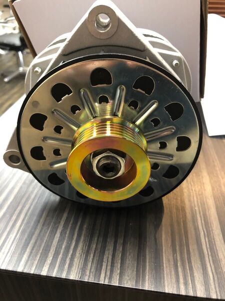 サバーバン タホ エスカレード オルタネーター