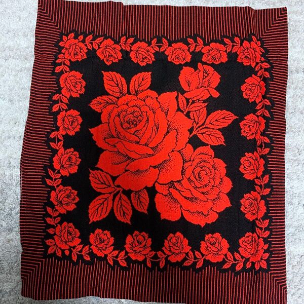 未使用 1枚 座布団カバー 薔薇 バラ ばら 黒 赤 昭和レトロ あったか
