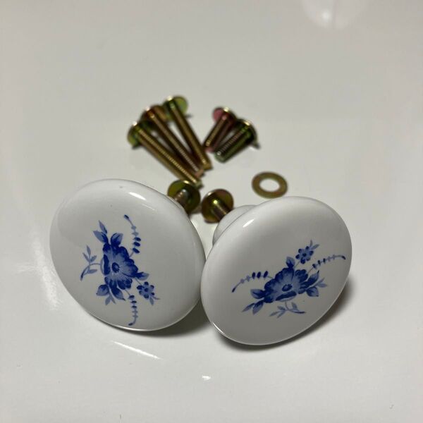 青い花 陶器 ドアノブ 2個セット 日本製 ネジ付き 青白 花模様 藍色 花柄