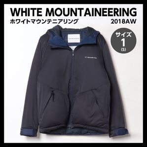 【ホワイトマウンテニアリング 】ロゴダウンジャケット(ネイビー)2018AW