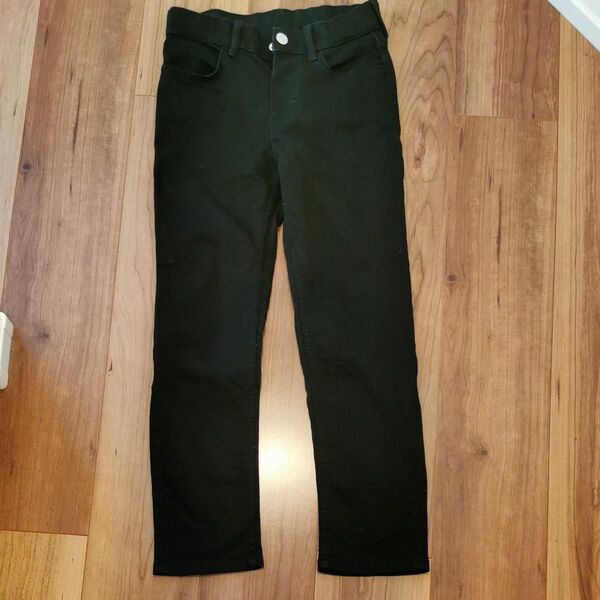 H&M 135 コンフォートストレッチ スリムフィットデニム 黒 ズボン フォーマル