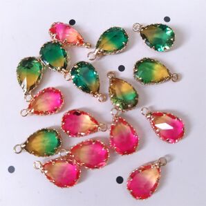 高級 ガラス グラデーションチャーム ピンク グリーン ハンドメイド