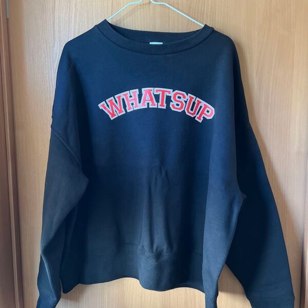 what's up トレーナー 黒