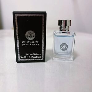 【新品】ヴェルサーチェ プールオム 香水 オードトワレ 5ml ミニボトル