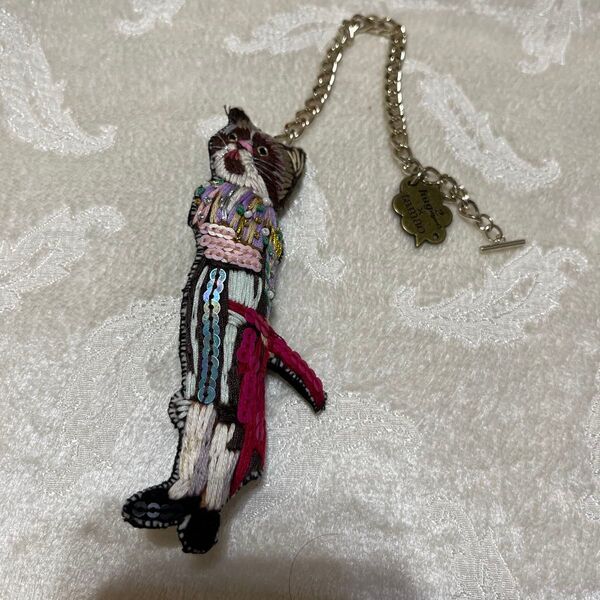 【hug2xハグニャン】未使用 Tamao 刺繍チャームブローチ 闘牛士