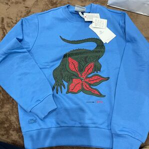 Lacoste ×ネットフリックス アレンジワニロゴクルーネックスウェット