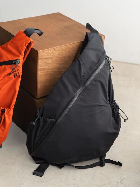 STRING SLING BAG トレマ ブラック バッグ デイパック 黒 大容量