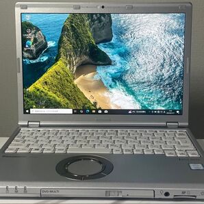 Intel Core i7プロセッサー搭載、8GB RAM、1920x1200解像度のノートPC。