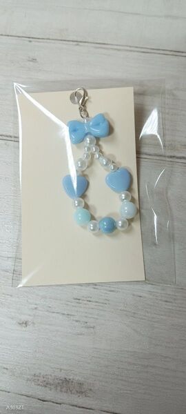 ハンドメイド ビーズアクセサリー チャーム ブルー リボン ハート バッグチェーン たまごっち パール調 推し スマホ ストラップ