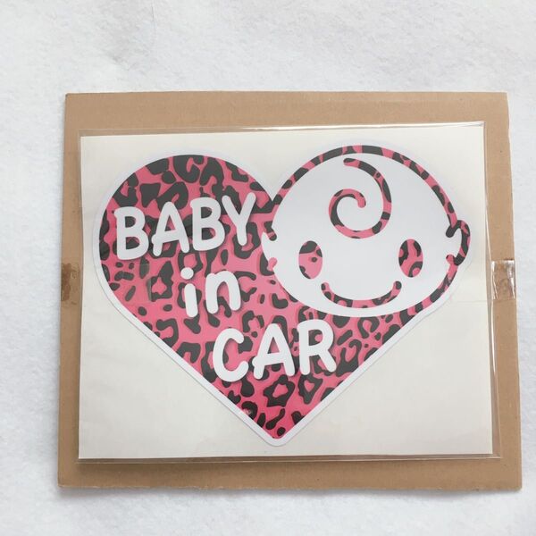 kids in car ステッカーヒョウ柄ハート型15cm