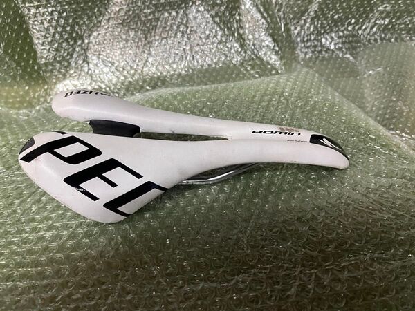 ロードバイク サドル 軽量