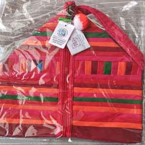 三角形ポーチ Thailand タイお土産 新品未使用タグ付き レッド 小物入れ おにぎりポーチ バンブー 巾着 手持ち付き