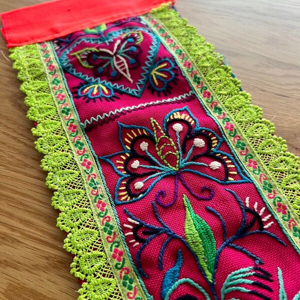 モン族古布 民族衣装 刺繍生地 タペストリー