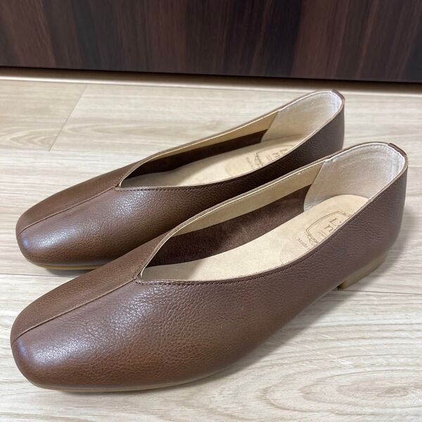 美品!L'avenue / ラヴェニュー Vカット本革レザー フラットシューズ24.5cm