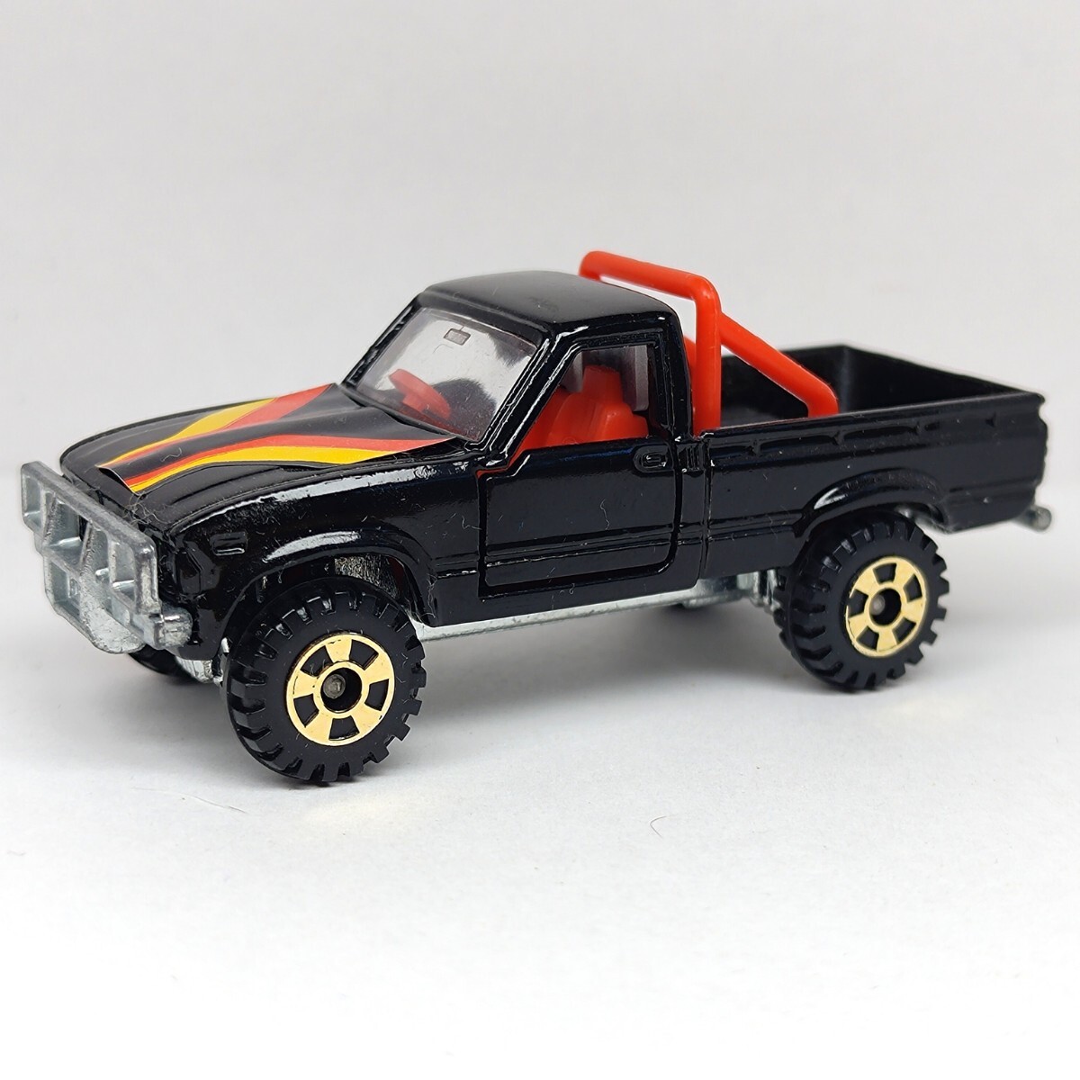 TOMICA No. 67 Toyota Hilux Box | TOMICA Series No. 1 to No
