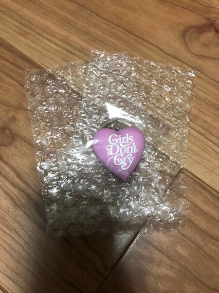 正規 girls don't cry キーホルダー 薄紫 ピンク ハートキーホルダー