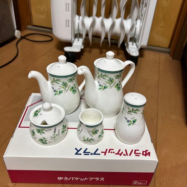 chiffonのハーブランド(ラベンダー等のハーブ柄)調味料入れ