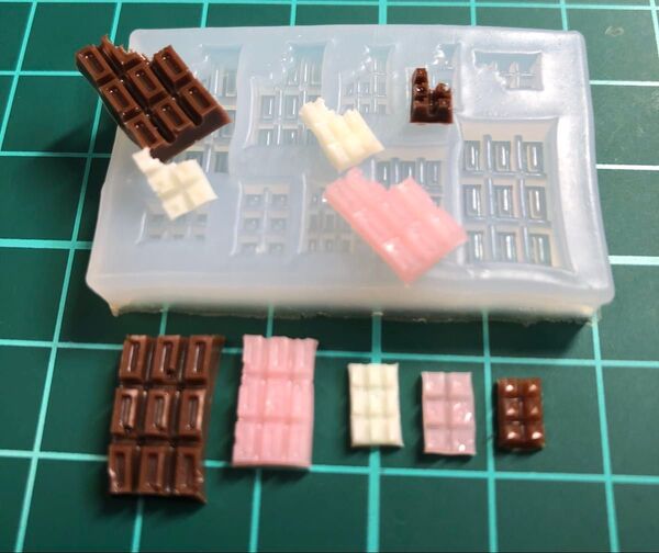 【板チョコ 食べかけチョコの型10種】シリコンモールド リカちゃん シルバニア