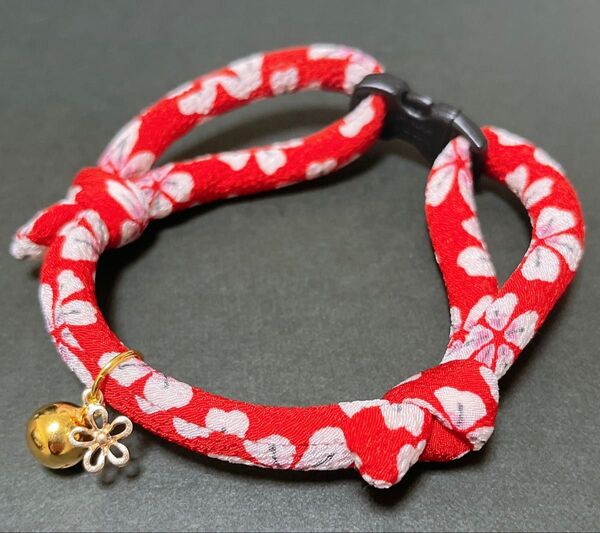 猫ちゃん用ちりめん首輪 赤花柄 ハンドメイド