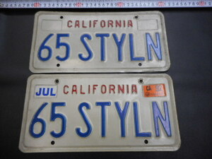 アメリカ　ナンバー　カリフォルニア　CALIFORNIA 　ホワイトの 2枚組　６５年　ムスタング、マスタング等に１９６５年車のお洒落に最適