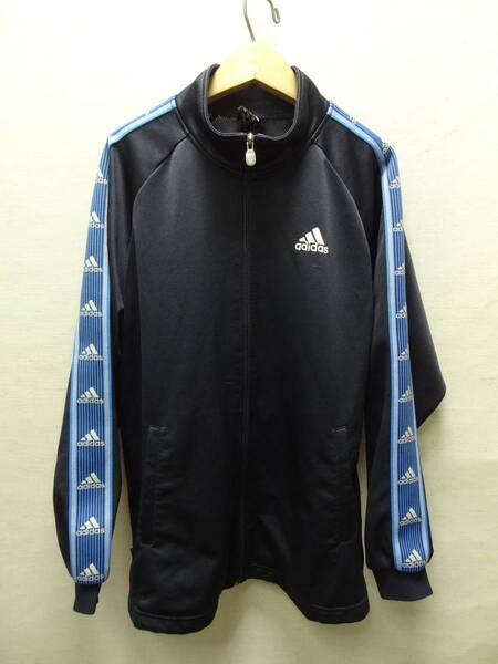 全国送料無料 アディダス adidas 子供服キッズ 男&女の子 サッカー等ポリ100%素材 紺Xロゴ入りブルーライン スポーツジャージトップス 160