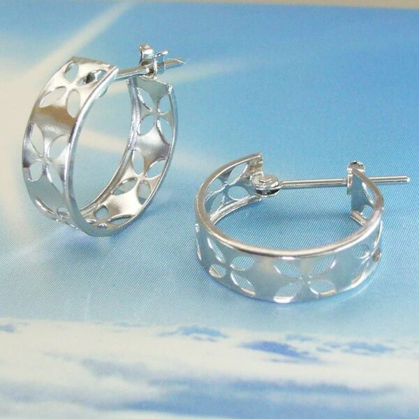 プラチナフープピアス
