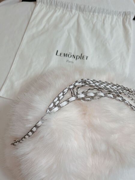 レモンプレットこの冬新作バック チェーン フェイクファーホワイト