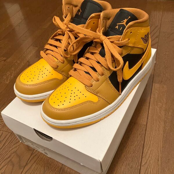 NIKE WMNS AIR JORDAN 1 MID 24.5cm チャツネ/ブラック-ホワイト-タクシー