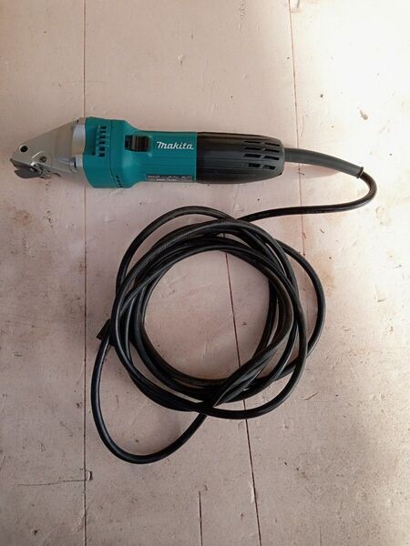 Makita ストレートシャー 100V 1.6mm JS1601