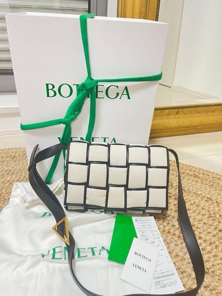 レアBOTTEGA VENETA ボッテガべネタ パデッドカセット キャンバス×レザー ショルダー クラッチ ボディー バッグ