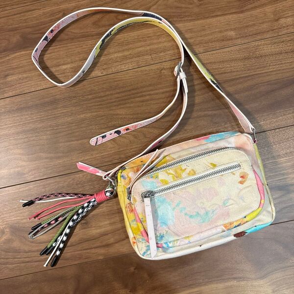 デシグアル Desigual ペイント ミニクロスボディバッグ (ホワイト)