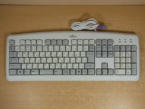 □Ab/555☆富士通 FUJITSU☆PS/2キーボード☆KB-0325☆動作不明☆ジャンク