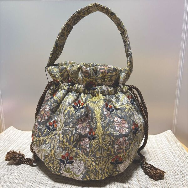 新品☆ADIEU TRISTESSE ベリー刺繍 まんまる巾着バッグ LIBERTY ハニーサックル&チューリップ リバティ ビギ