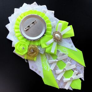 ハンドメイド 痛ロゼット ライムグリーン×ホワイト×ゴールド