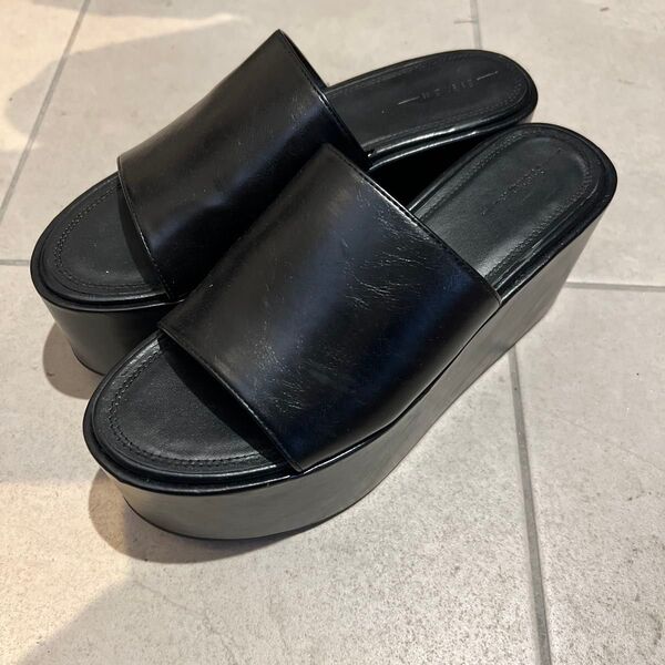 ブラック 厚底サンダル