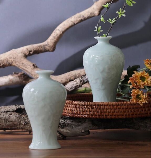 月末SALE ラスト一点 手彫り 景徳鎮 青釉磁器 3D レリーフ 花瓶 装飾花瓶 青と白の花瓶