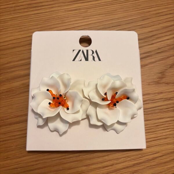【新品未使用品】ZARA フラワー 3D ピアス