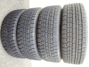 バリ山スタッドレス 195/65R15 DUNLOP DSX-2ダンロップ4本 VW GOLFゴルフトゥーランプリウスヴォクシーノアセレナプレマシープジョールノー