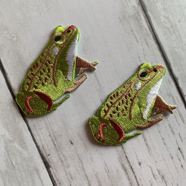 カエルA★アイロン刺繍ワッペン2枚