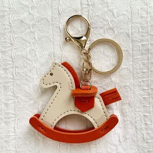 ロッキングホース 木馬 バッグチャーム キーホルダー オフホワイト