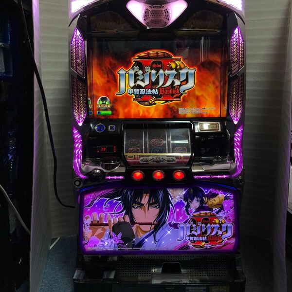 パチスロ バジリスクII (送料込)☆付属品☆ ドアキー・設定キー・コイン不要機・後付ボリューム・家庭用電源仕様ですぐ遊べます。