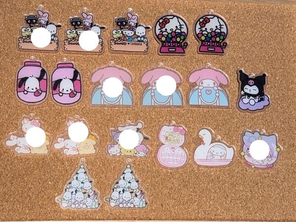 ★在庫セール★アクリルパーツ 4cm 穴あき サンリオ 1枚40円 在庫更新